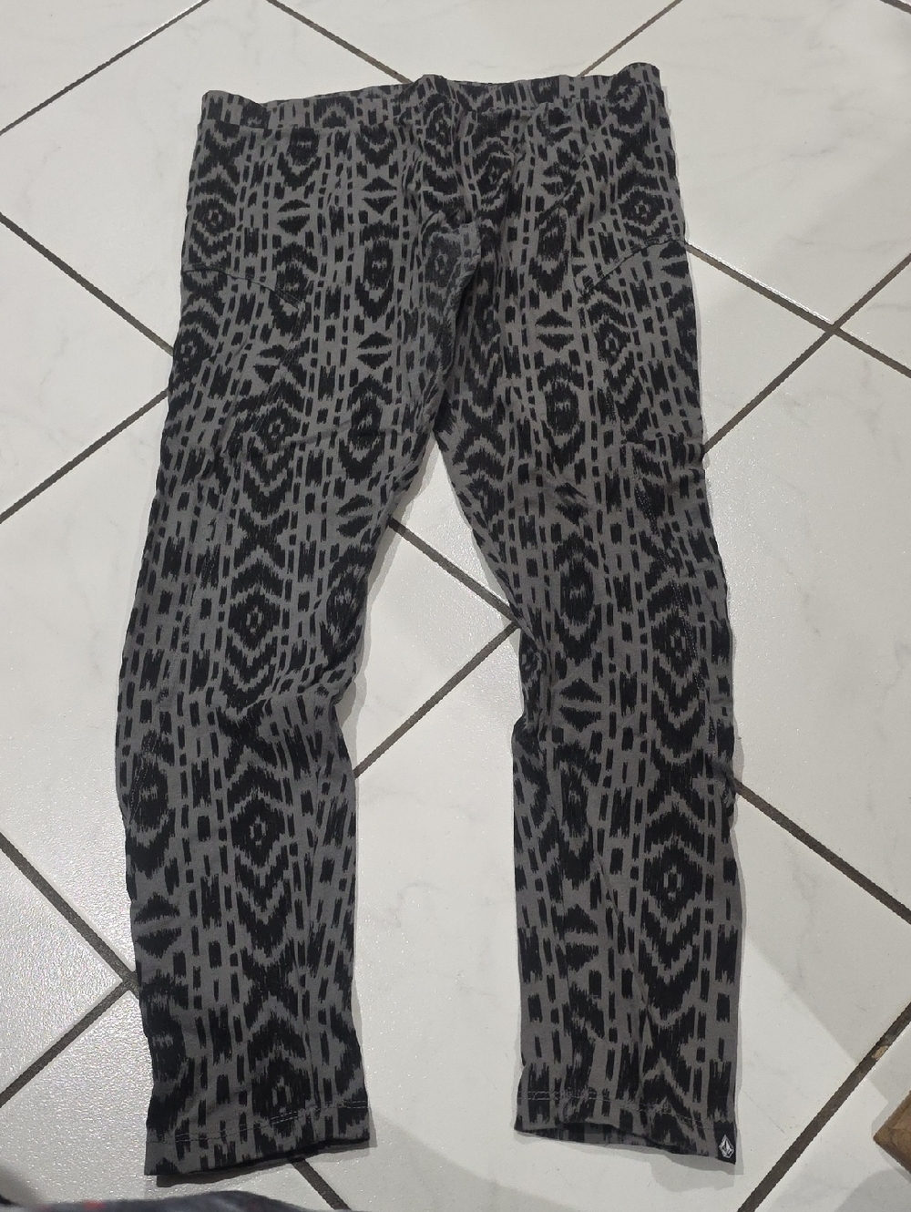 Volcom Gray & Black Patterned Leggings